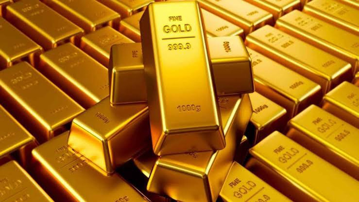 الذهب ينزل بفعل ارتفاع الدولار