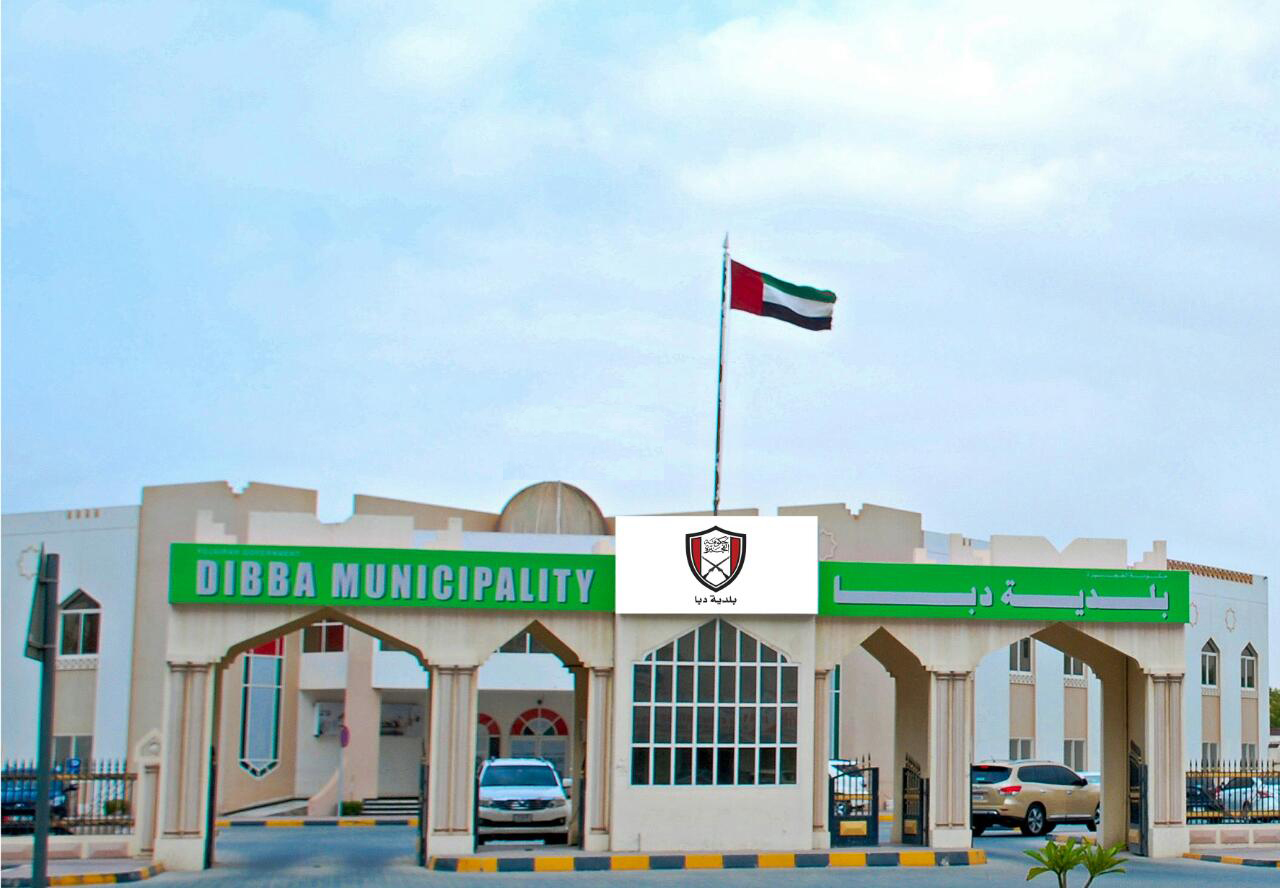 بلدية دبا تنجز 735 معاملة لتراخيص البناء في عام 2021