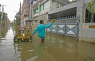 فيضانات تودي بحياة 10 أشخاص وتعزل مليونين في بنغلادش