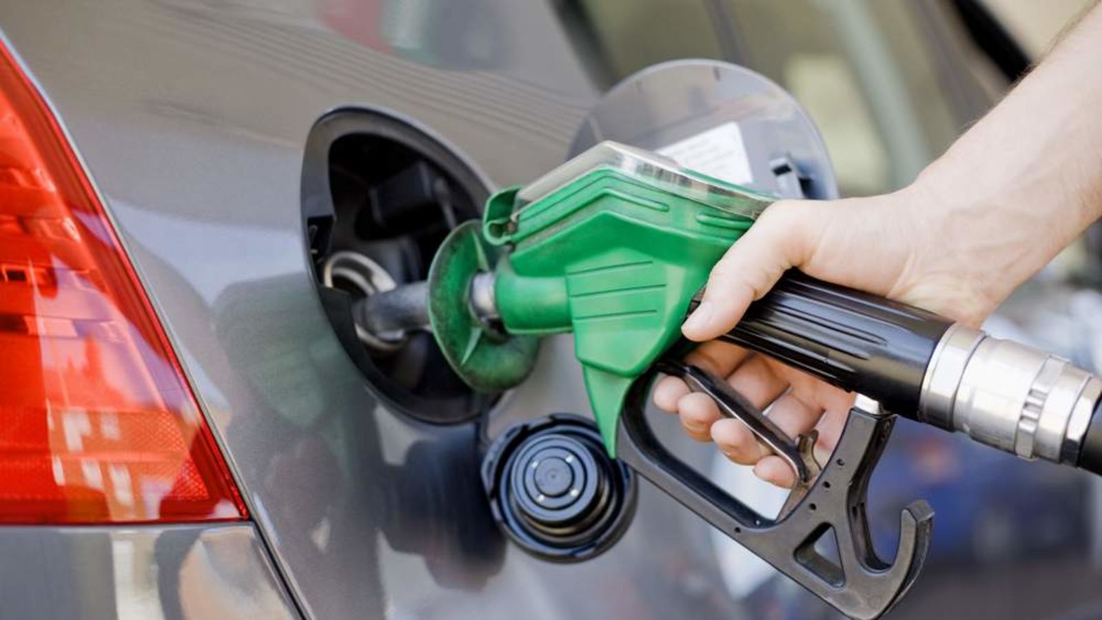 48 فلساً زيادة في أسعار البنزين و62 فلساً للديزل خلال يوليو