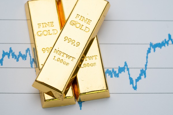 الذهب يتراجع عالمياً بأكثر من 3 دولارات في المعاملات الفورية