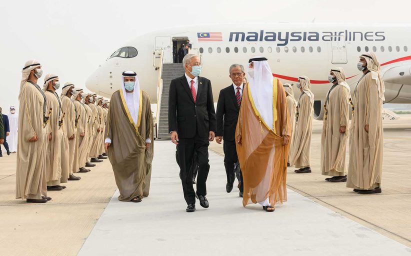 رئيس وزراء ماليزيا يصل إلى الإمارات