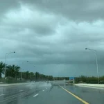 شرطة أبوظبي تدعو السائقين للقيادة بحذر أثناء الأمطار والتقلبات الجوية المتوقعة