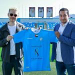 دبا الفجيرة يلبي طلب مشجع أسترالي لزيارة النادي