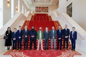 وفد من حكومة الفجيرة يزور مقر شركة هواوي في الصين