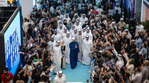 محمد بن راشد يشهد جانباً من فعاليات قمة المليار متابع