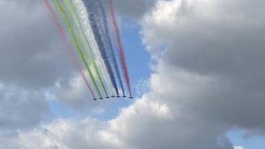 عروض جوية تجوب سماء الإمارات بمناسبة يوم العزم