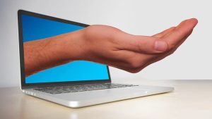 «التسول الإلكتروني».. أسلوب احتيالي يتجدد في رمضان