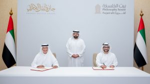 محمد الشرقي يشهد توقيع مذكرة تفاهم بين”بيت الفلسفة” بالفجيرة و”جائزة المقال الإماراتي”