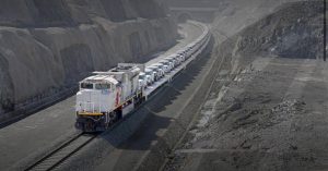 قطارات الاتحاد تنجز أول عملية نقل لمركبات جاهزة في الإمارات