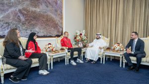 محمد الشرقي يلتقي فارس البلوشي لفوزه بأول برونزية لمنتخب الإمارات في كأس العالم للمبارزة