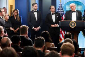 ترامب يصف المشتبه بإطلاق النار خلال حفل العشاء بأنه “ذئب منفرد”