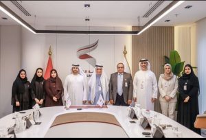 جامعة الفجيرة وبرنامج الفجيرة للتميز الحكومي يتعاونان لتعزيز الأداء المؤسسي وتنمية الكفاءات