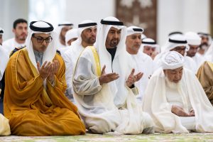 رئيس الدولة يؤدي صلاة عيد الأضحى في جامع الشيخ زايد بأبوظبي