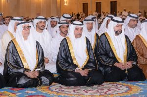 حمد الشرقي يؤدي صلاة عيد الأضحى المبارك بحضور ولي العهد في جامع الشيخ زايد بالفجيرة