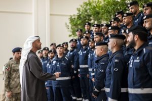 رئيس الدولة يستقبل فريق الإمارات للبحث والإنقاذ
