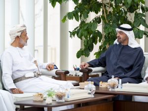 رئيس الدولة وسلطان عمان يبحثان العلاقات الأخوية بين البلدين والتطورات الإقليمية