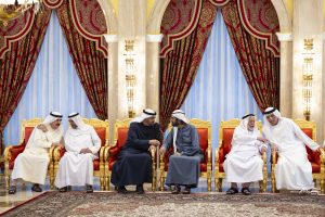رئيس الدولة وحكام الإمارات والشيوخ يعزون محمد بن راشد في وفاة أحمد بن راشد