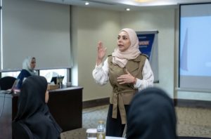 “الموارد البشرية بالفجيرة” تنظّم برنامجاً متخصصاً وفق منهجية “CIPD”
