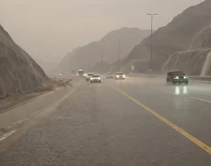 أمطار غزيرة وسقوط حبات البرد على مناطق متفرقة